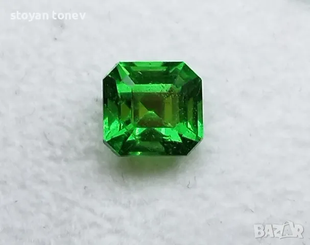 Изключителен неоново зелен Цаворит с рядка форма 0.89кт.! Нов!, снимка 3 - Други - 50324429