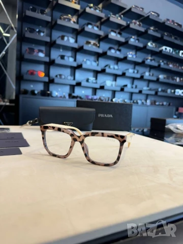 очила с калъф prada Tom Ford ray ban , снимка 10 - Слънчеви и диоптрични очила - 50588631