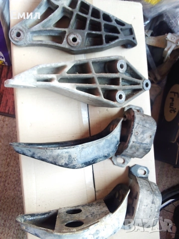 Лапи на мотор за Опел , снимка 3 - Части - 52773015