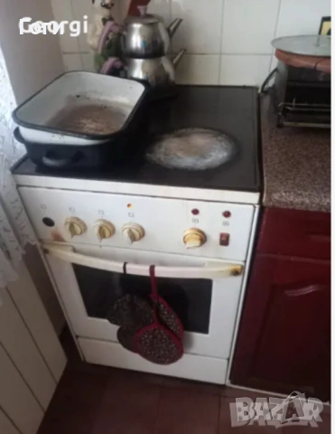 Хладилник с фризер плюс керамична печка , снимка 5 - Хладилници - 53459747