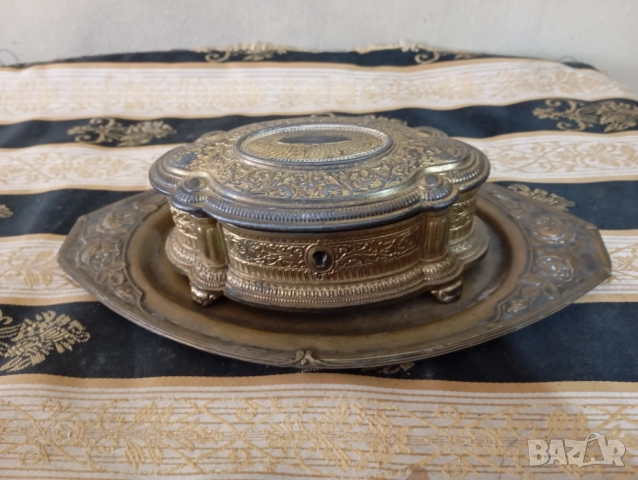 Стара кутия за бижута с поднос