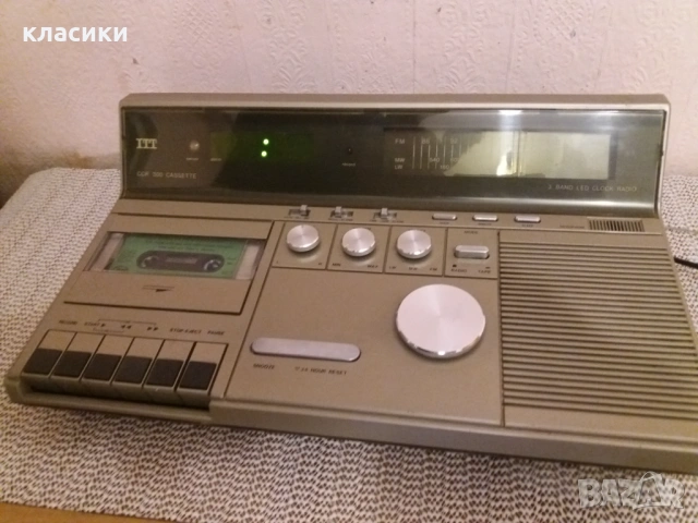 Радиокасетофон часовник ITT Schaub Lorenz.  , снимка 2 - Радиокасетофони, транзистори - 53480453