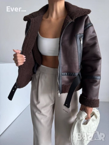 Дамско Късо яке в кафяв цвят.