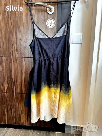 Лятна лека рокля с презрамки в черно с преливащи цветове (H&M), снимка 2 - Рокли - 46421061