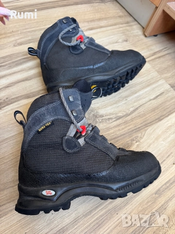 Оригинални Трекинг обувки Hanwag ! 37,5 н, снимка 11 - Дамски боти - 52306469