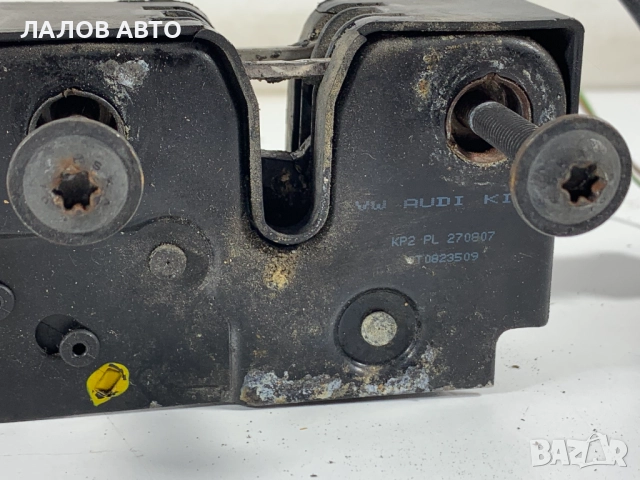 Ключалка преден капак Ауди А5 Kluchalka preden kapak Audi A5 8T0823509