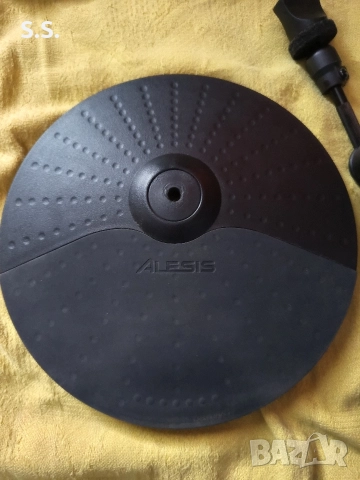 Чинел със стойка на Alesis, снимка 2 - Ударни инструменти - 52730749