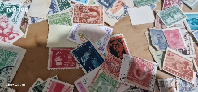 500+ пощенски марки от цял свят, но повечето са стари български, снимка 6 - Филателия - 54218135