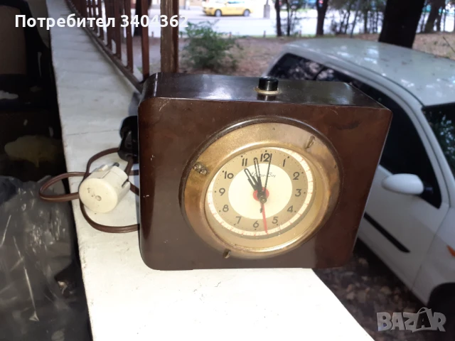Стар електрически часовник Electro boy бакелит месинг, снимка 2 - Антикварни и старинни предмети - 51043763
