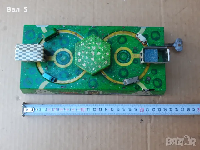 Стара ламаринена механична играчка , колички СССР  . Работи