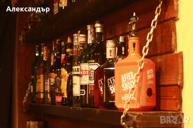 Барман и хелпър в рок бар в София