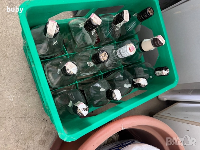 Стъклени бутилки с капачки, снимка 4 - Буркани, бутилки и капачки - 38688057