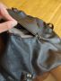Женска кожена чанта през рамо в (запазено състояние), снимка 4