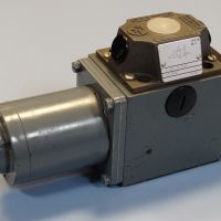 Хидравличен разпределител Rexroth 4 WE 10 D10/LG24ND directional control valve 24VDC, снимка 1 - Резервни части за машини - 45239558