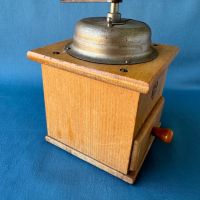 Ретро немска мелничка мелница дървена за мелене на кафе, снимка 6 - Антикварни и старинни предмети - 45143192