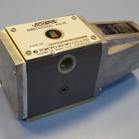 Хидравличен разпределител Vickers DG4S4-12A-50-JA directional valve 100V, снимка 1 - Резервни части за машини - 45239258