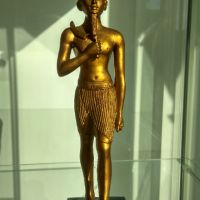 Египетска статуетка на Амон Ра , бог на слънцето, покровител на фараоните ., снимка 2 - Статуетки - 45304874