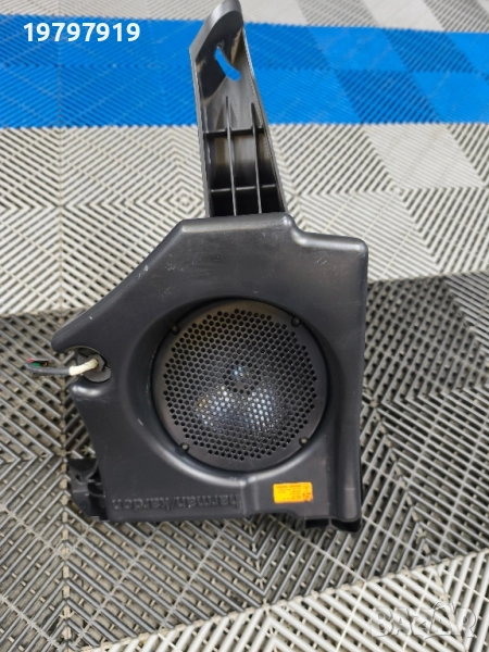 Суббуфер Harman kardon от Мерцедес , снимка 1