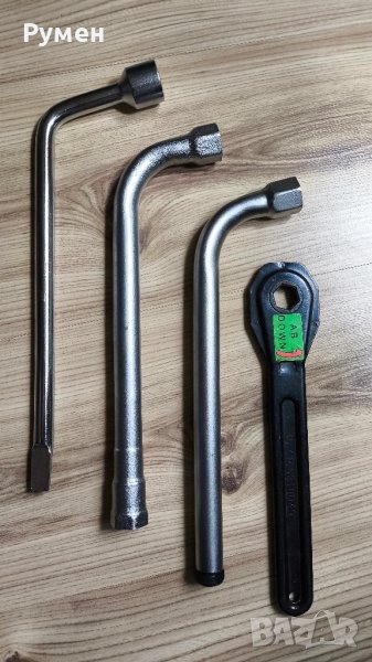 Ключове за болтове за захващане на джанти и тресчотачен ключ за крик, снимка 1