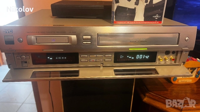  JVC HR-DVS1EU , снимка 3 - Плейъри, домашно кино, прожектори - 53251637
