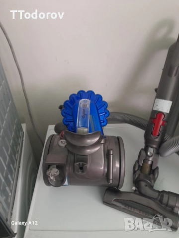 Прахосмукачка с контейнер Dyson Dc22, 1100 W , снимка 3 - Прахосмукачки - 52776523