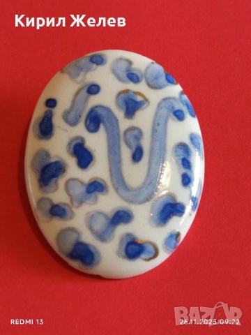 ВИНТИДЖ КЕРАМИЧНА БРОШКА с РЪЧНО РИСУВАН МОТИВ в СИНЬО и КАФЯВО АРТ БИЖУ 52179, снимка 2 - Други - 52544850