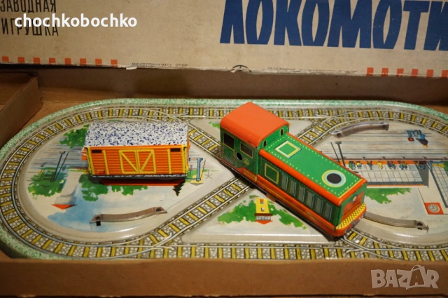 Стара Руска метална механична играчка влак локомотив с куитя, снимка 2 - Колекции - 53198534