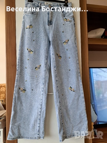 Дънки с бродерия и камъни, снимка 2 - Дънки - 54038661