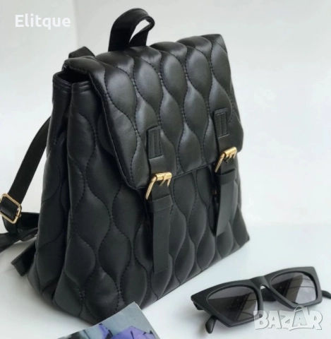 Модерна капитонирана дамска раничка 25х25 см, снимка 3 - Раници - 52895129