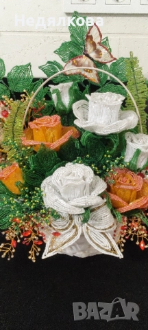 Цветя от мъниста., снимка 2 - Декорация за дома - 49428539