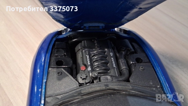 Jaguar XK8 Maisto 1:18, снимка 7 - Колекции - 52215282