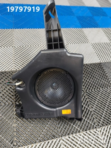 Суббуфер Harman kardon от Мерцедес 