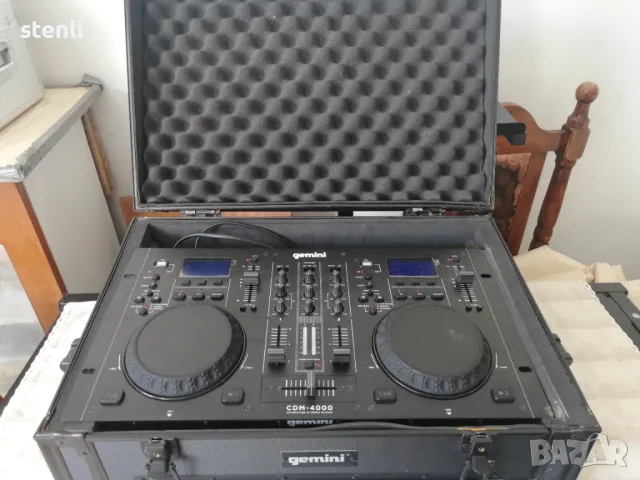 Gemini CDM 4000- CD, USB PLAEYR & MIXER & CASE, снимка 5 - Ресийвъри, усилватели, смесителни пултове - 48826367