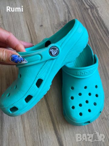 Оригинални светло зелени чехли Crocs ! 33-34 н, снимка 4 - Детски сандали и чехли - 46286620