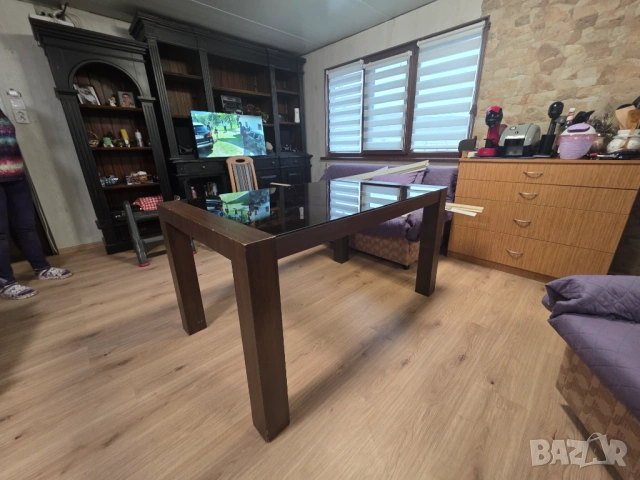 Трапезна маса със стъкло  90-130
