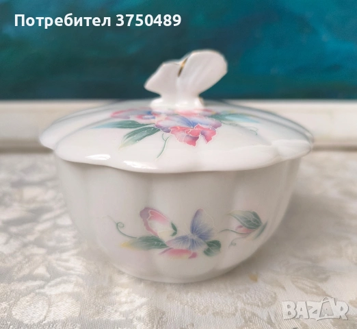 Кутийка за бижута,чинийка и вазичка Aynsley, снимка 2 - Антикварни и старинни предмети - 53669219