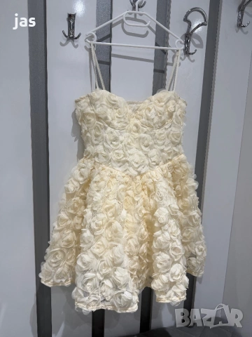 Рокля с 3D цветя