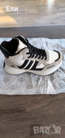 Дамски маратонки Adidas, снимка 3 - Маратонки - 53772138