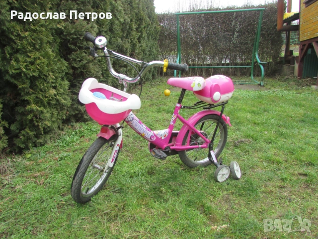 Детски велосипед с помощни колела