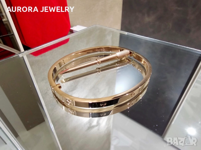 CARTIER Love Rose Gold Classic Small Model Гривна с Отверка, снимка 5 - Гривни - 52818720