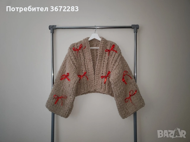 Ръчно плетена жилетка с панделки