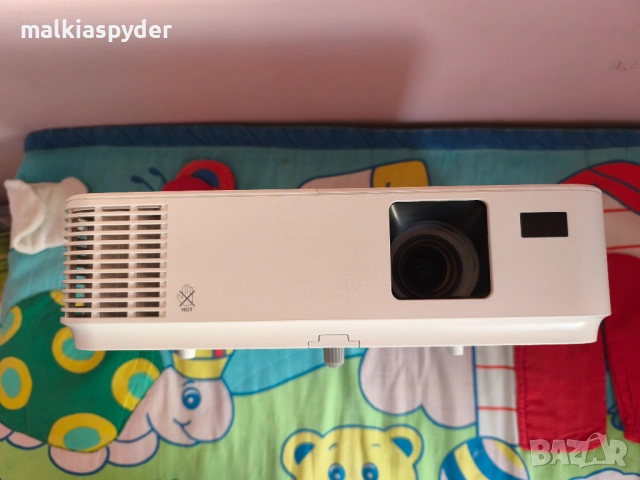 Проектор NEC np-ve303 Цена 100лв, снимка 4 - Плейъри, домашно кино, прожектори - 54074434