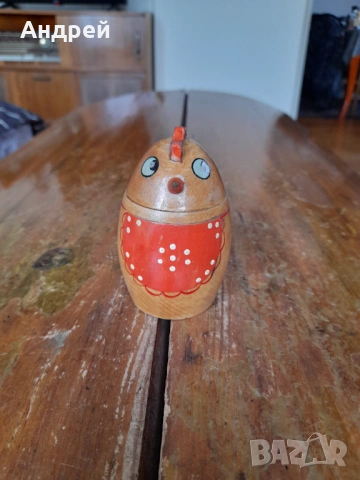 Стара дървена кутия пиле