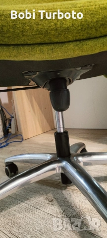 Офис стол,регулируем, италиански! , снимка 2 - Столове за офис - 53902658