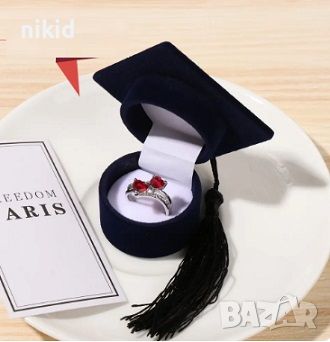 Тога шапка кутийка кутия за бижу колие пръстен обеци подарък абитуриент завършване дипломиране, снимка 1 - Други - 46059996