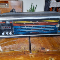 Старо радио,радиоприемник VEF Spidola 230-1, снимка 2 - Антикварни и старинни предмети - 44953574