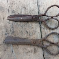 Стара кована ножица, снимка 2 - Антикварни и старинни предмети - 45892764
