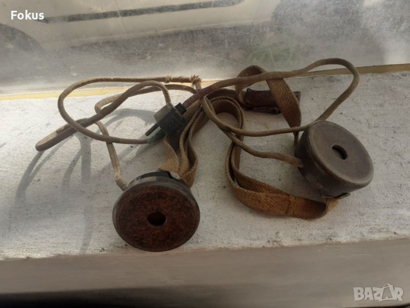 Стари слушалки от радио или радиостанция предполагам военни, снимка 1