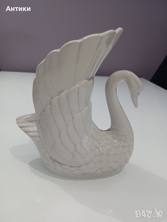 Порцеланов голям лебед стар , снимка 1