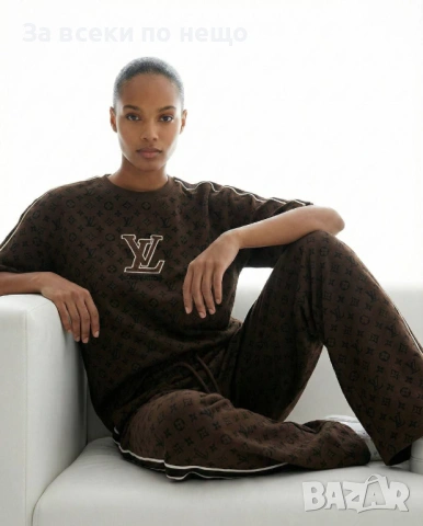 Louis Vuitton Дамски Спортен Комплект Тениска И Долнище🔝Дамски Спортен Екип Луис Витон Код A1252, снимка 4 - Спортни екипи - 53490516